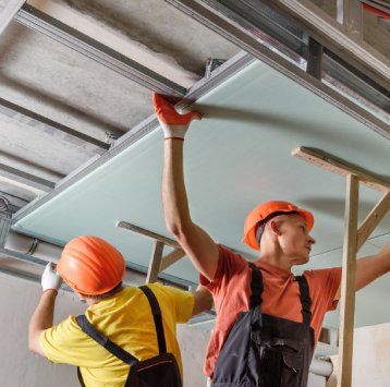 Techo hecho de cieloraso en casa de drywall